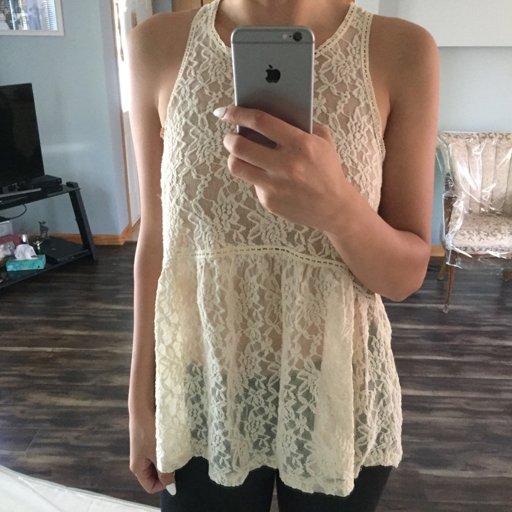 Lace blouse, great condition ! Classy and dressy.